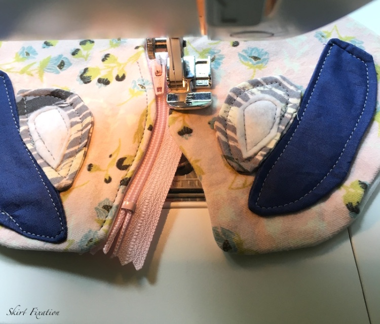 Free tutorial to make Forest Animal Pouches from Skirt Fixation
