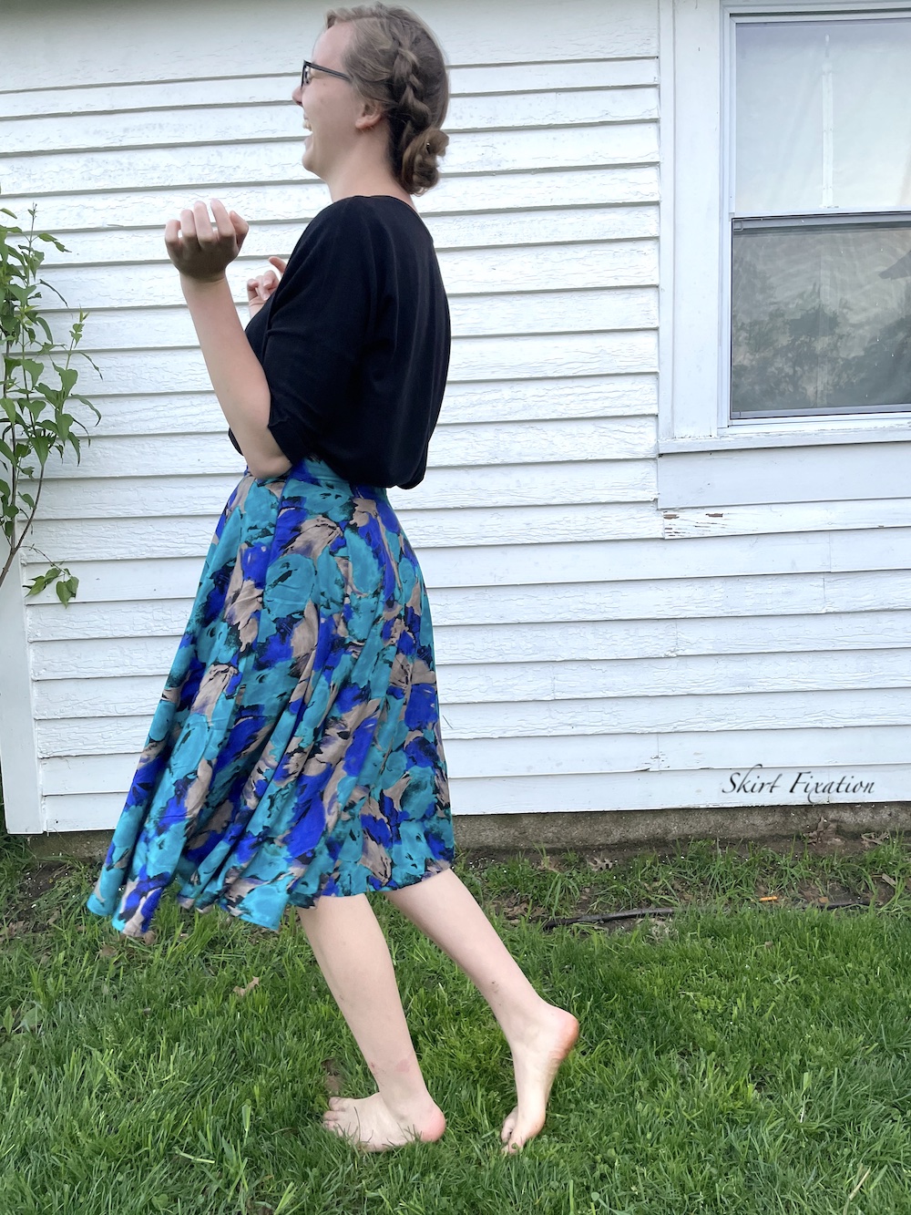 Circle skirt using less fabric: tutorial from Skirt Fixation